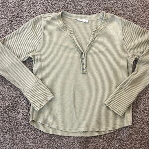 Lucky Brand 
Women’s 
Large
Celery Green Colored 
Long sleeve Henley